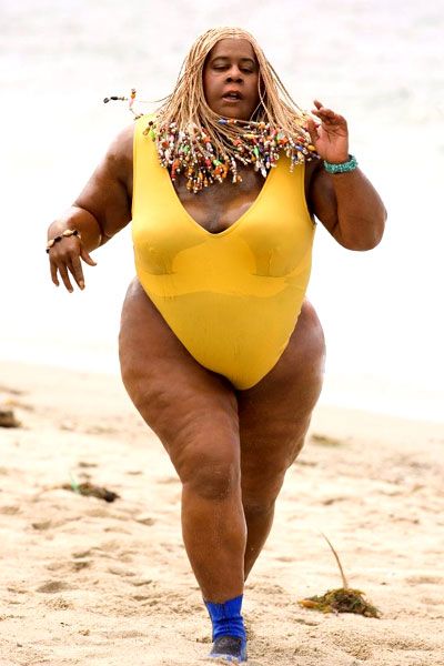 [img width=400 height=600]http://img5.allocine.fr/acmedia/medias/nmedia/18/36/12/40/18481394.jpg[/img]